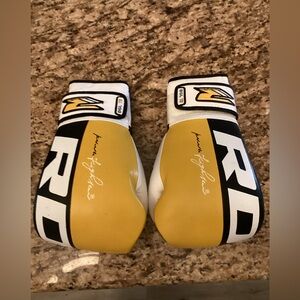 RDX sports boxing gloves. BGL T5